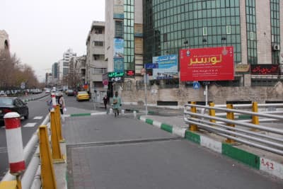 بیلبورد تقاطع بزرگراه جلال آل احمد و کارگر شمالی