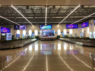 بیلبورد دیوار انتهای سالن تسمه نقاله - وجه چپ